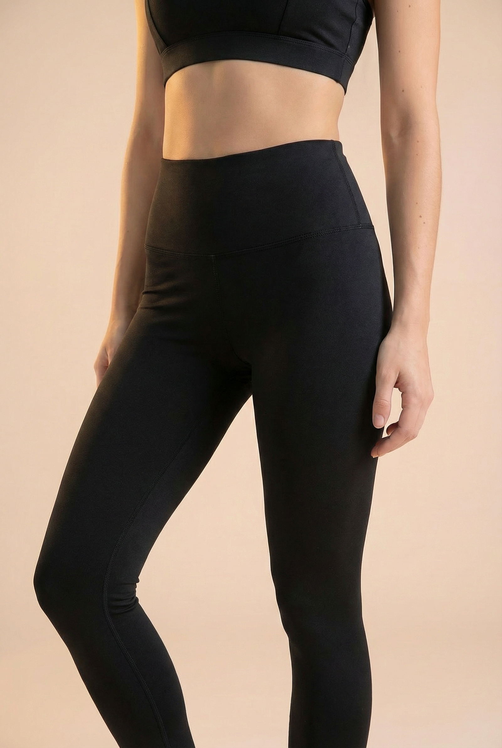 Contour High-Waist Legging in Black